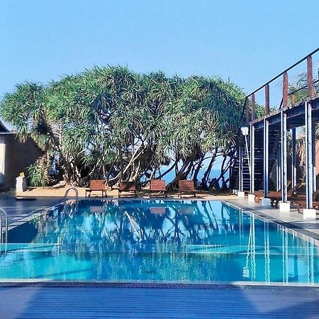 Saprin Beach Resort Ушветакейева Екстериор снимка