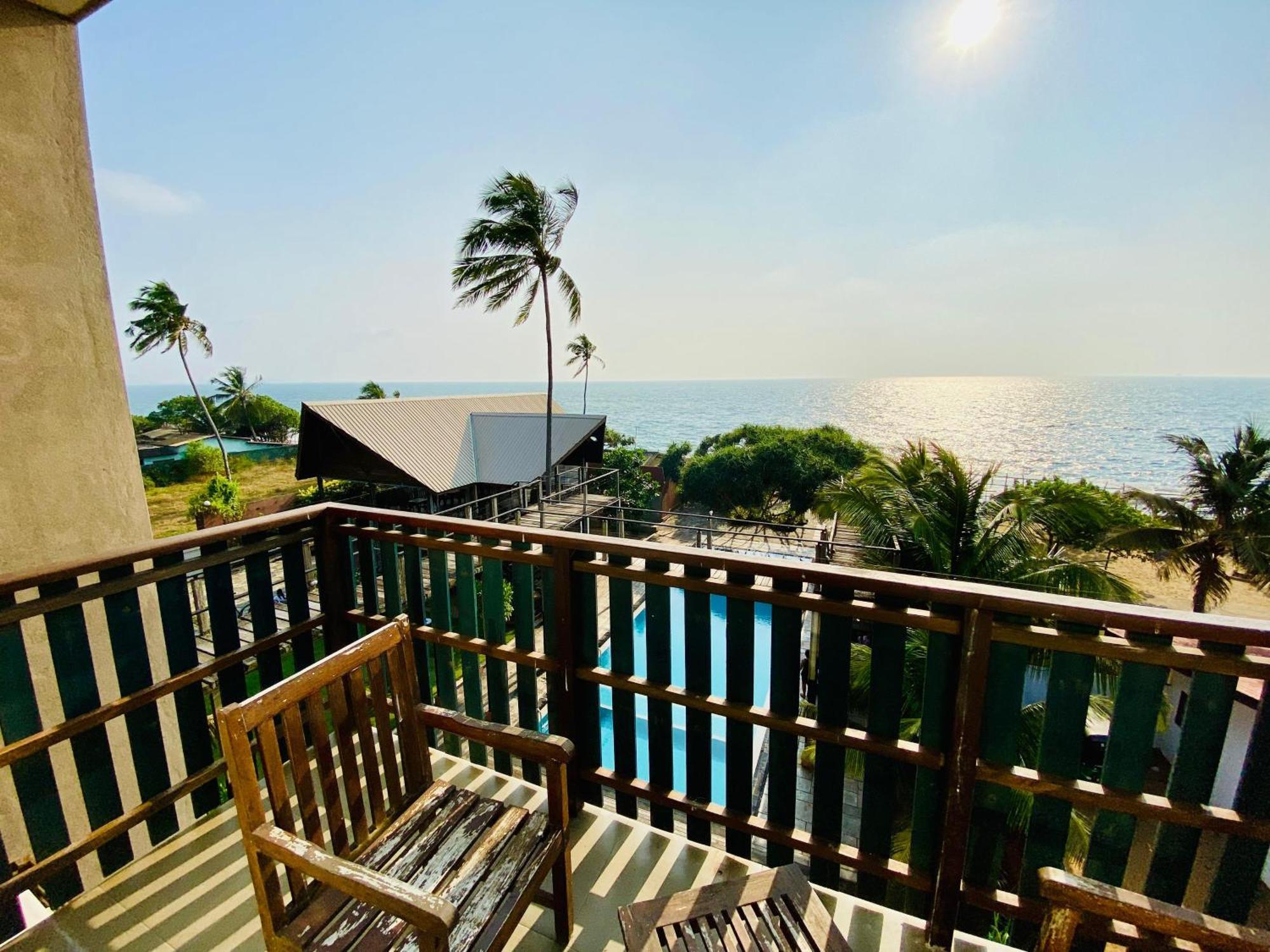 Saprin Beach Resort Ушветакейева Екстериор снимка